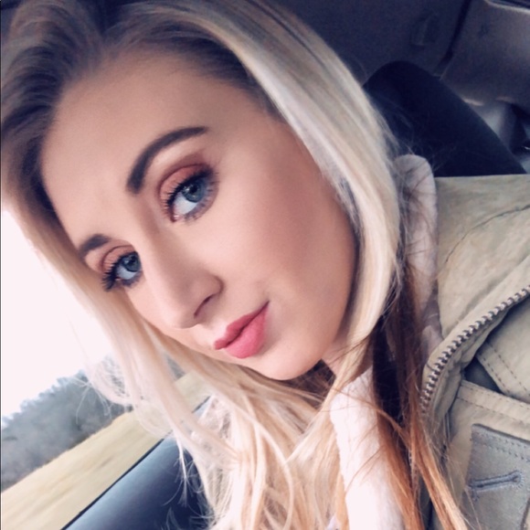 Meet your Posher, Nikki - Picture 3 of 4